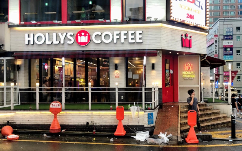 서울 마포지역 전국 순위권에 드는 할리스커피입니다. 풀오토로 대형 카페창업!