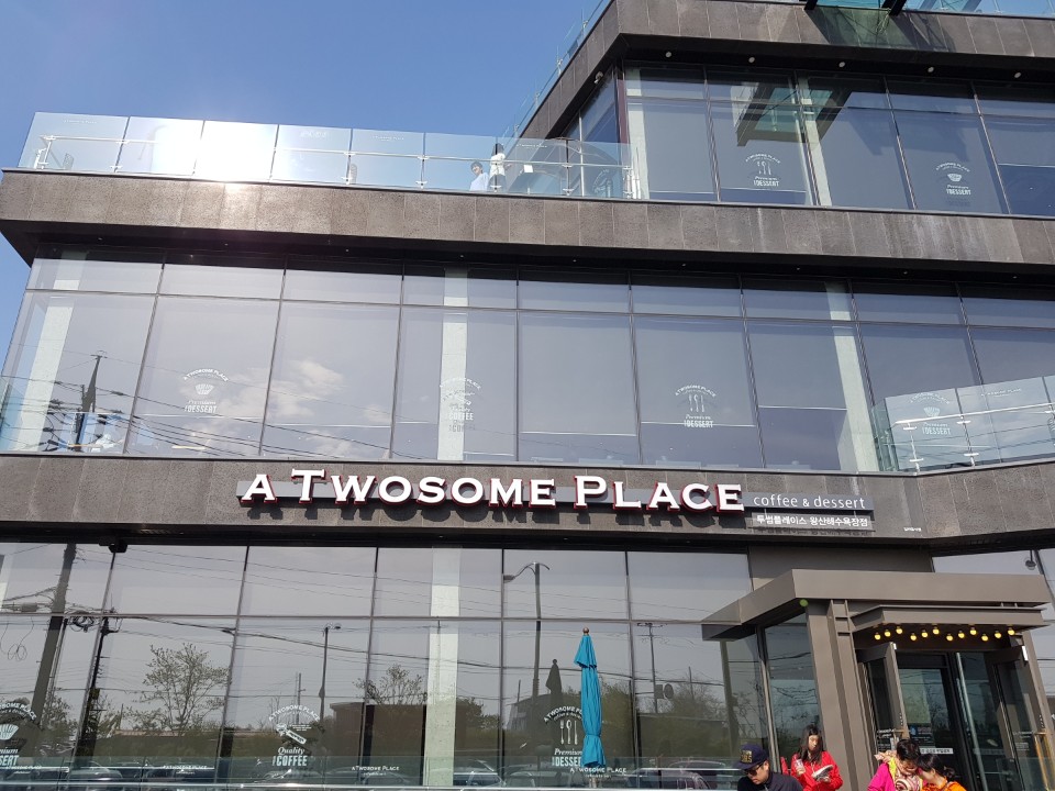 ★수원★투썸플레이스 창업! / 로데오 중심부! / 유동이 흐르는 위치!