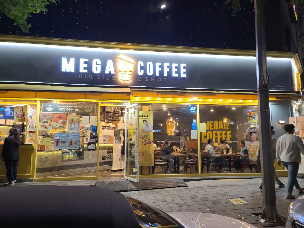 [광교] 메가커피 / 역세권 도보1분거리 / 오토운영 월순익 800만