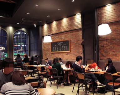 서울 시내★고층빌딩 로비★투썸플레이스 양도★주인없이 오토 운영중★주 5일만 영업