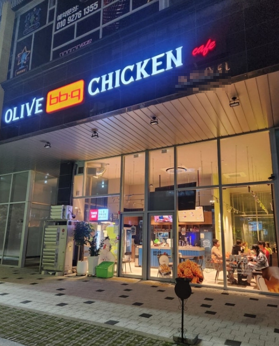 《금천구》★BBQ치킨★ [ 최신인테리어 ] 홀 / 배달 같이 운영하는 사업체.