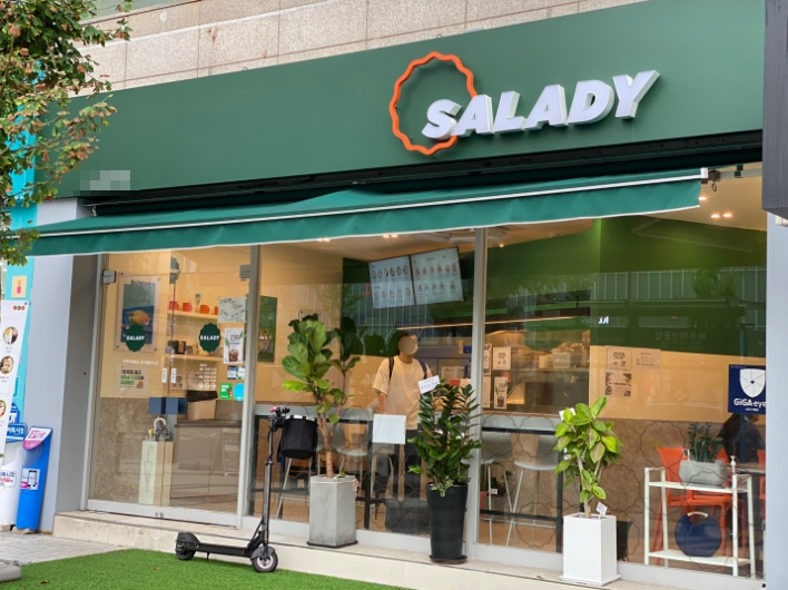 《평택시》★샐러디★ " 순익 720만 " 최신 인테리어 매장입니다.